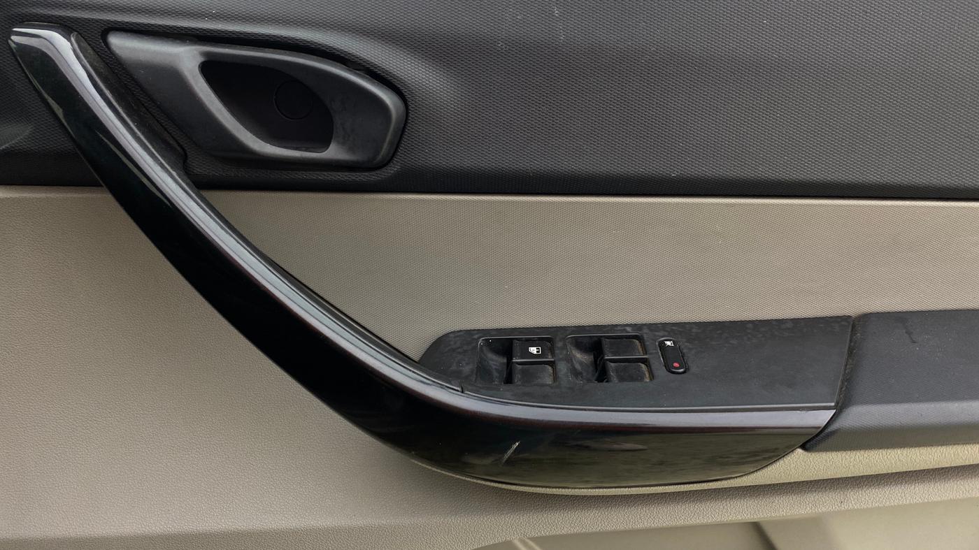 2018 Tata Tiago XT PETROL, Petrol, Manual, 1,48,410 km, Driver Side Door Panels Control