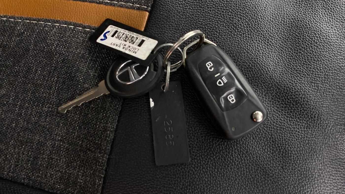 2018 Tata Tiago XT PETROL, Petrol, Manual, 1,48,410 km, Key Close Up