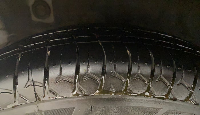 2013 Hyundai i10 MAGNA 1.1, CNG, Manual, 94,389 km, Right Rear Tyre Tread