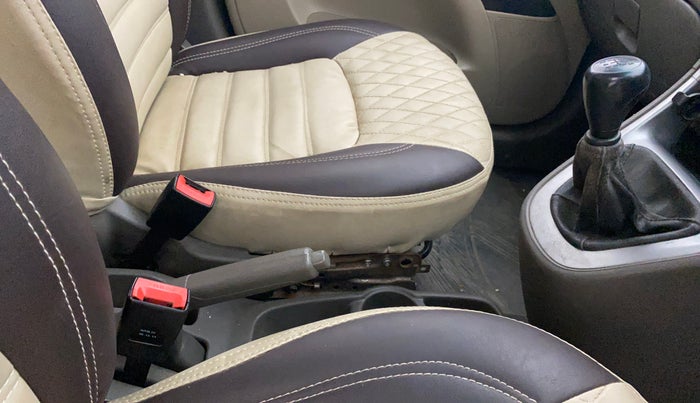 2013 Hyundai i10 MAGNA 1.1, CNG, Manual, 94,389 km, Gear Lever