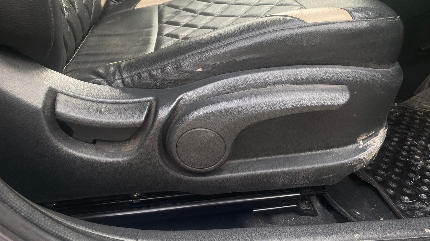2017 Hyundai Elite i20 ASTA 1.2 (O), Petrol, Manual, 58,866 km, Driver Side Adjustment Panel
