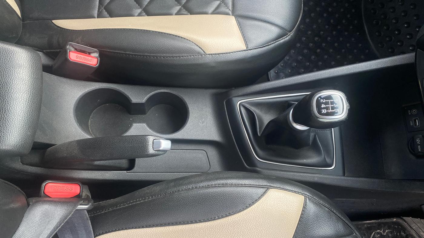 2017 Hyundai Elite i20 ASTA 1.2 (O), Petrol, Manual, 58,866 km, Gear Lever