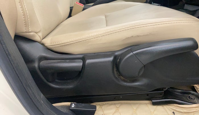 2014 Honda City 1.5L I-VTEC S MT, Petrol, Manual, 1,05,375 km, Driver Side Adjustment Panel