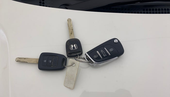 2014 Honda City 1.5L I-VTEC S MT, Petrol, Manual, 1,05,375 km, Key Close Up