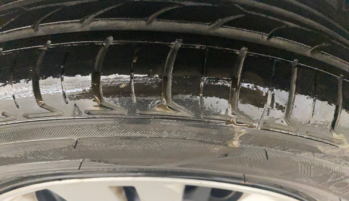 2014 Honda City 1.5L I-VTEC S MT, Petrol, Manual, 1,05,375 km, Right Front Tyre Tread