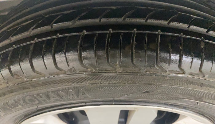 2014 Honda City 1.5L I-VTEC S MT, Petrol, Manual, 1,05,375 km, Right Rear Tyre Tread