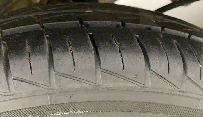 2022 Maruti Alto VXI, Petrol, Manual, 34,574 km, Right Rear Tyre Tread