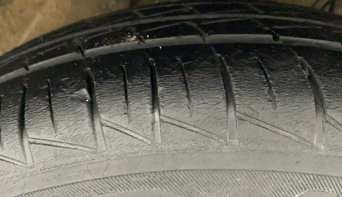 2022 Maruti Alto VXI, Petrol, Manual, 34,574 km, Right Front Tyre Tread