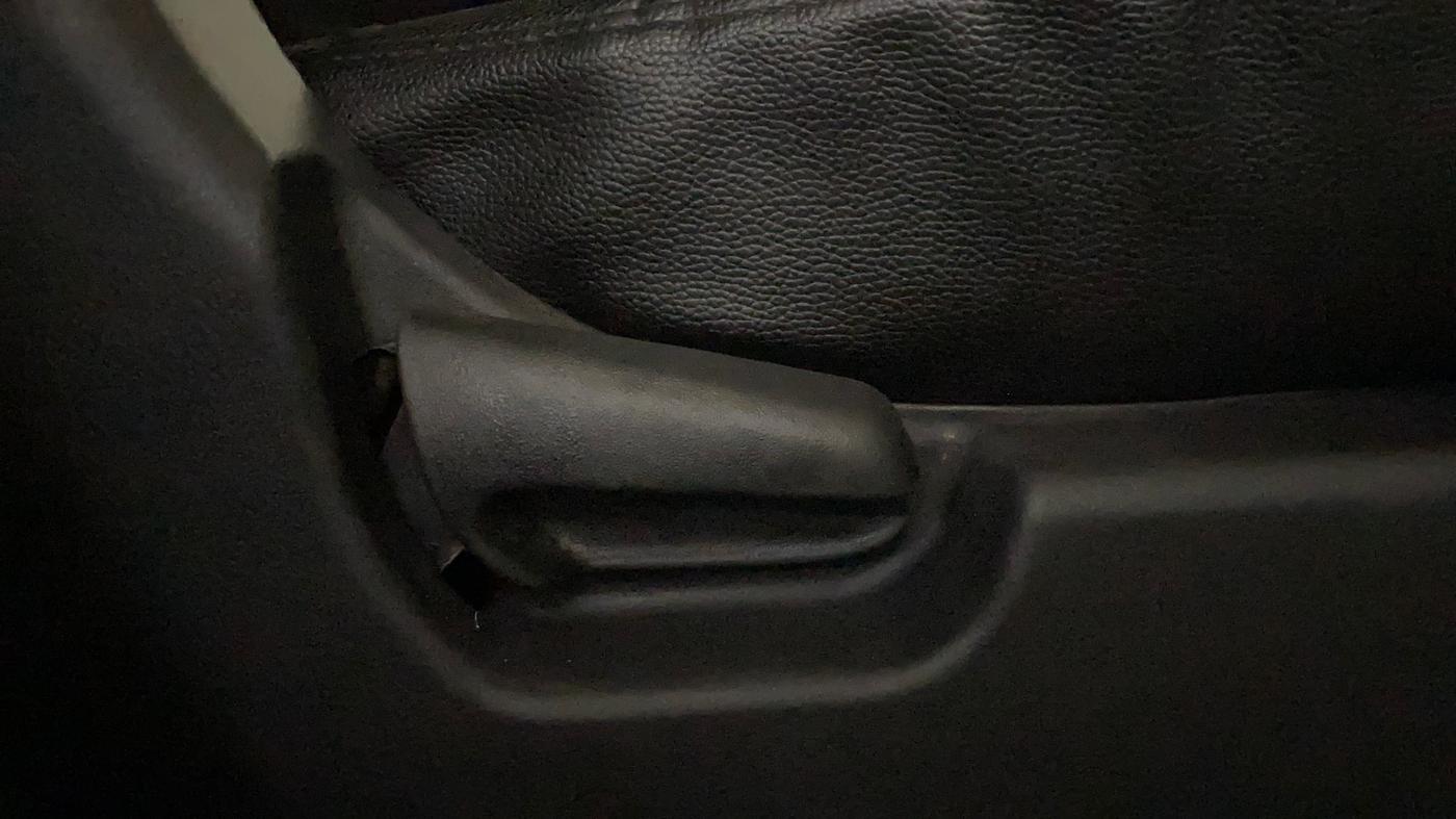 2018 Maruti Wagon R 1.0 LXI CNG, CNG, Manual, 79,405 km, Driver Side Adjustment Panel