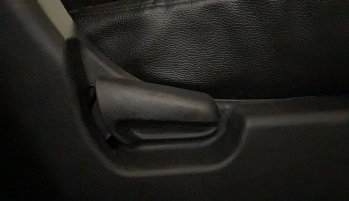 2018 Maruti Wagon R 1.0 LXI CNG, CNG, Manual, 79,463 km, Driver Side Adjustment Panel
