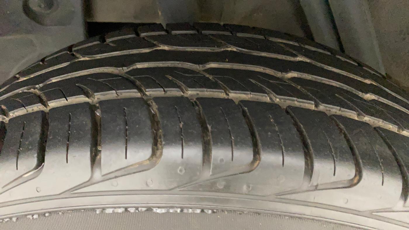 2015 Renault Duster 85 PS RXL DIESEL, Diesel, Manual, 93,853 km, Right Rear Tyre Tread