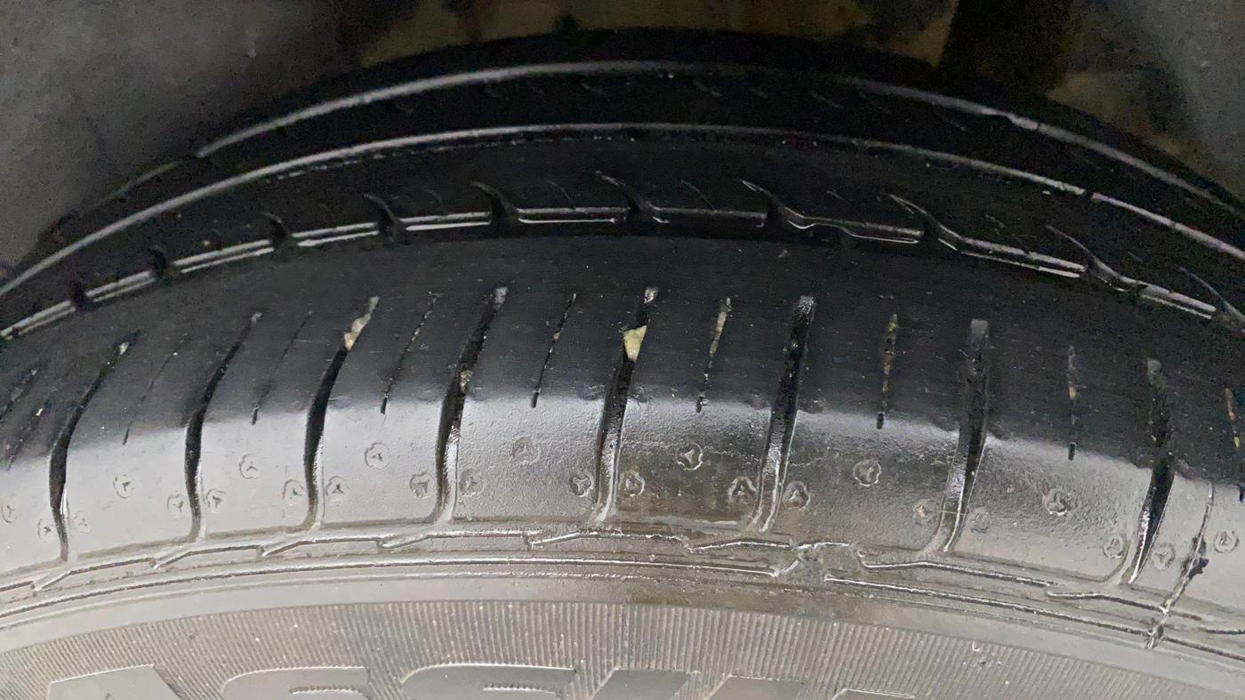 2021 Maruti Swift ZXI PLUS AMT DUAL TONE, Petrol, Automatic, 72,216 km, Left Rear Tyre Tread