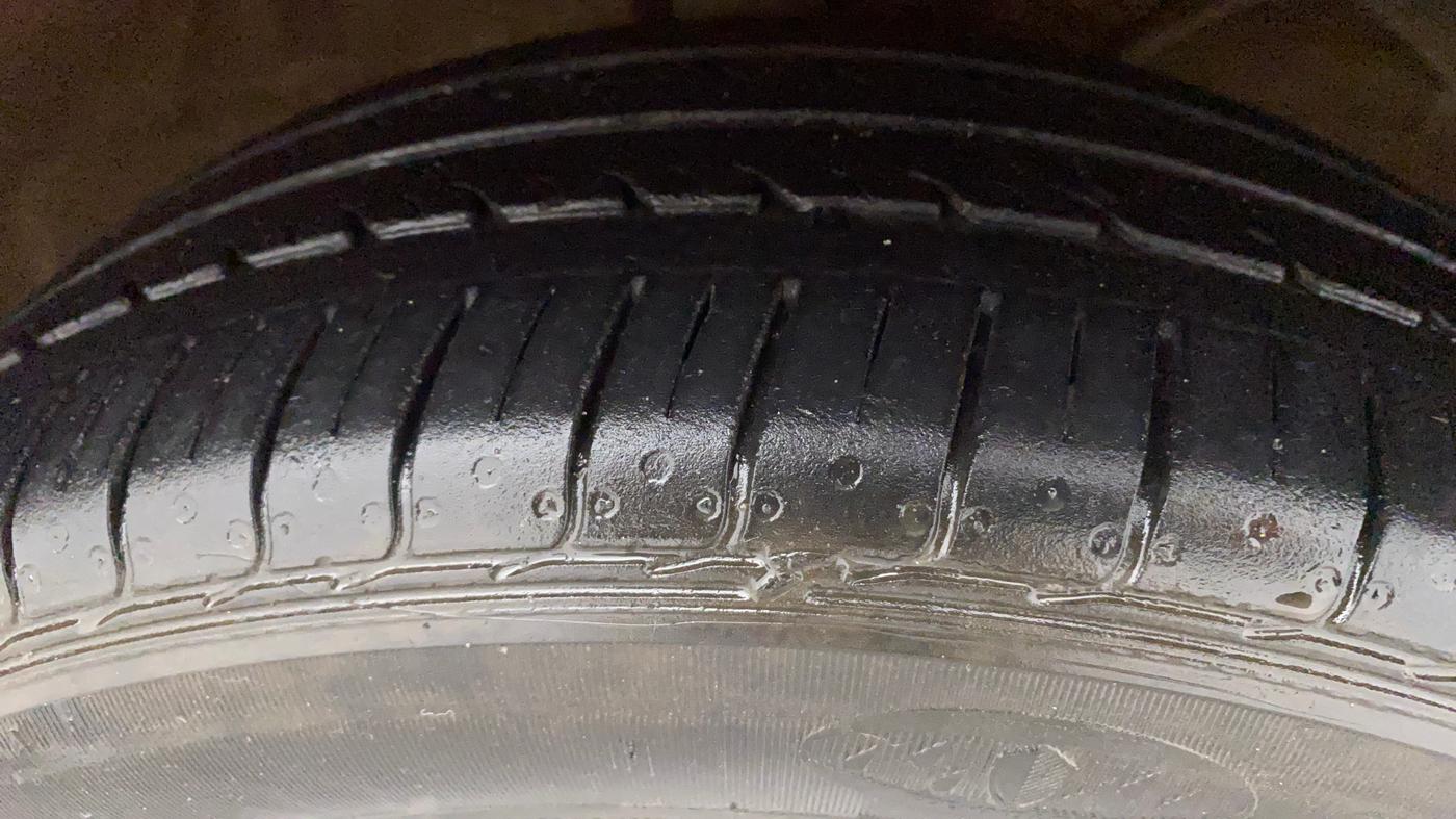 2021 Maruti Swift ZXI PLUS AMT DUAL TONE, Petrol, Automatic, 72,216 km, Right Front Tyre Tread