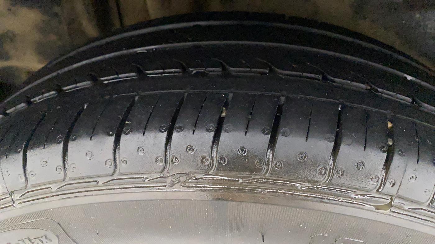 2021 Maruti Swift ZXI PLUS AMT DUAL TONE, Petrol, Automatic, 72,216 km, Right Rear Tyre Tread