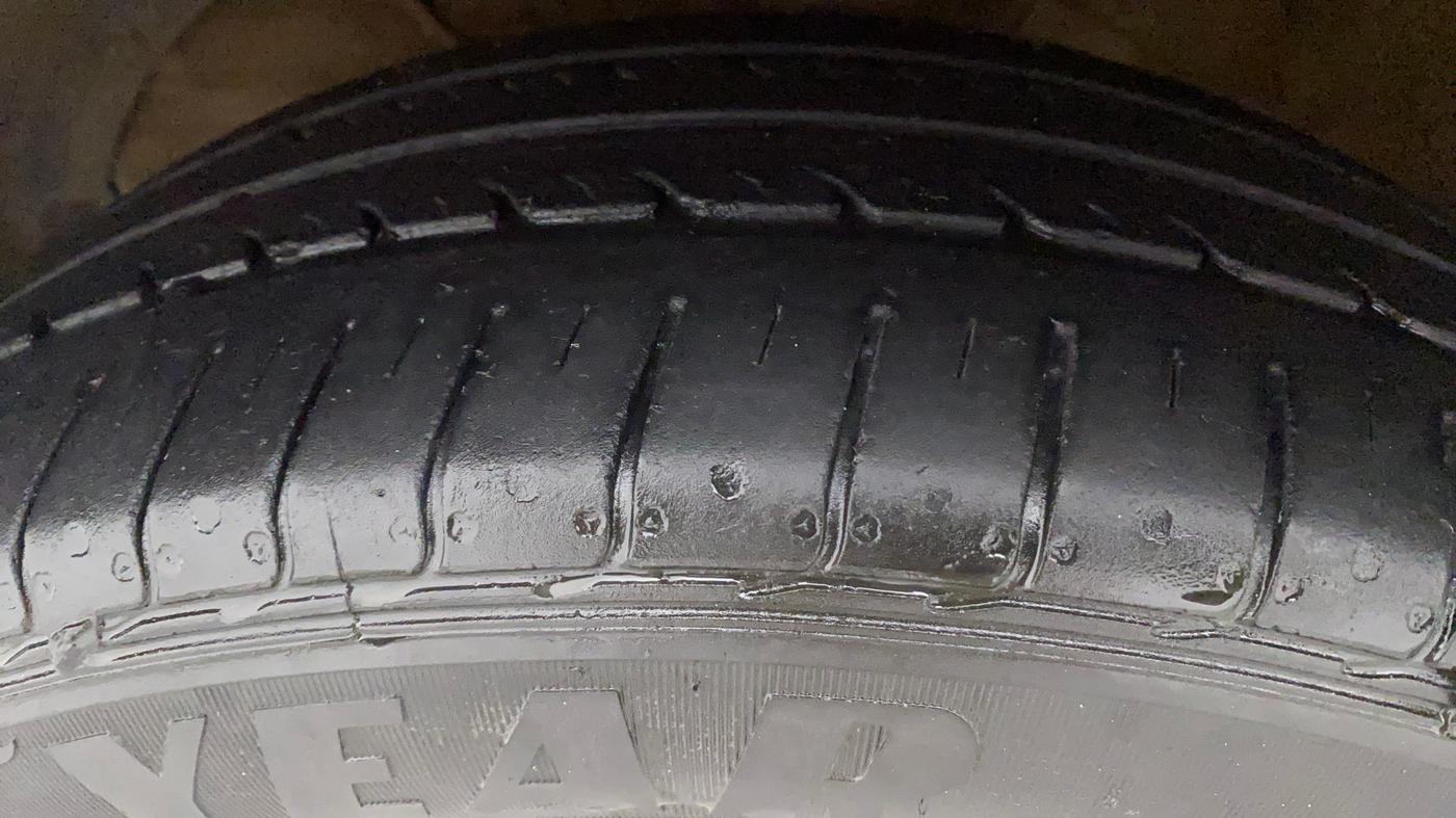 2021 Maruti Swift ZXI PLUS AMT DUAL TONE, Petrol, Automatic, 72,216 km, Left Front Tyre Tread