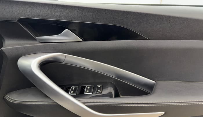 2019 MG HECTOR SHARP 1.5 DCT PETROL, Petrol, Automatic, 33,219 km, Driver Side Door Panels Control