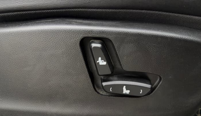 2019 MG HECTOR SHARP 1.5 DCT PETROL, Petrol, Automatic, 33,219 km, Driver Side Adjustment Panel