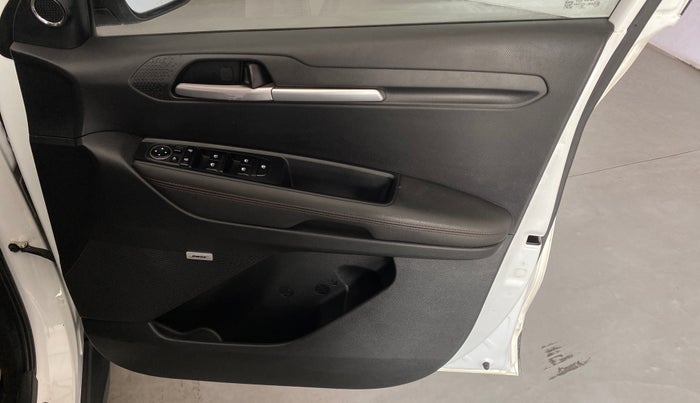 2021 KIA SONET GTX PLUS 1.0 DCT, Petrol, Automatic, 1,09,919 km, Driver Side Door Panels Control