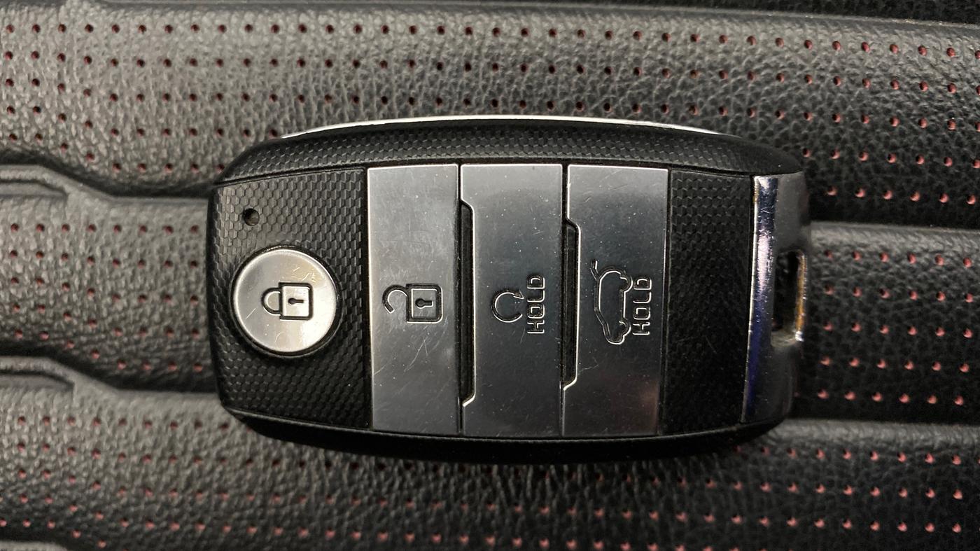 2021 KIA SONET GTX PLUS 1.0 DCT, Petrol, Automatic, 1,09,919 km, Key Close Up
