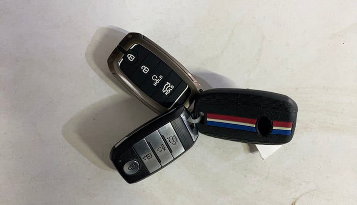 2020 KIA SONET HTX 1.0 IMT, Petrol, Manual, 42,386 km, Key Close Up
