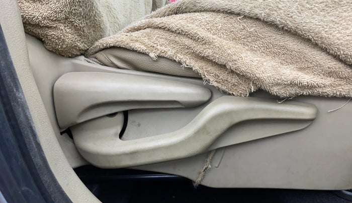 2017 Toyota Etios Liva V, Petrol, Manual, 55,771 km, Driver Side Adjustment Panel