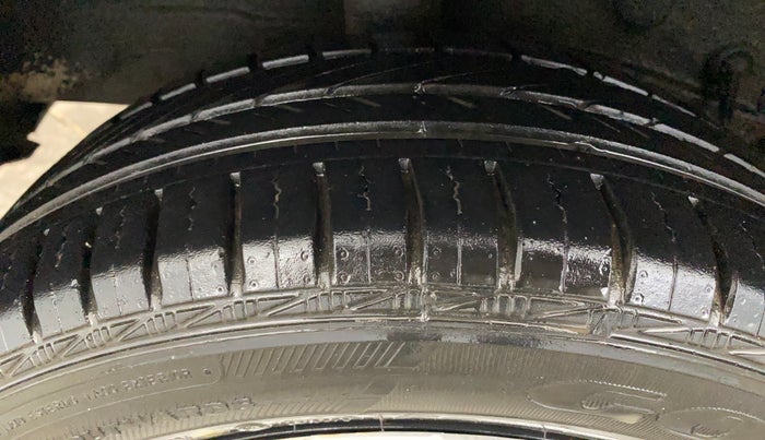 2017 Toyota Etios Liva V, Petrol, Manual, 55,771 km, Right Rear Tyre Tread