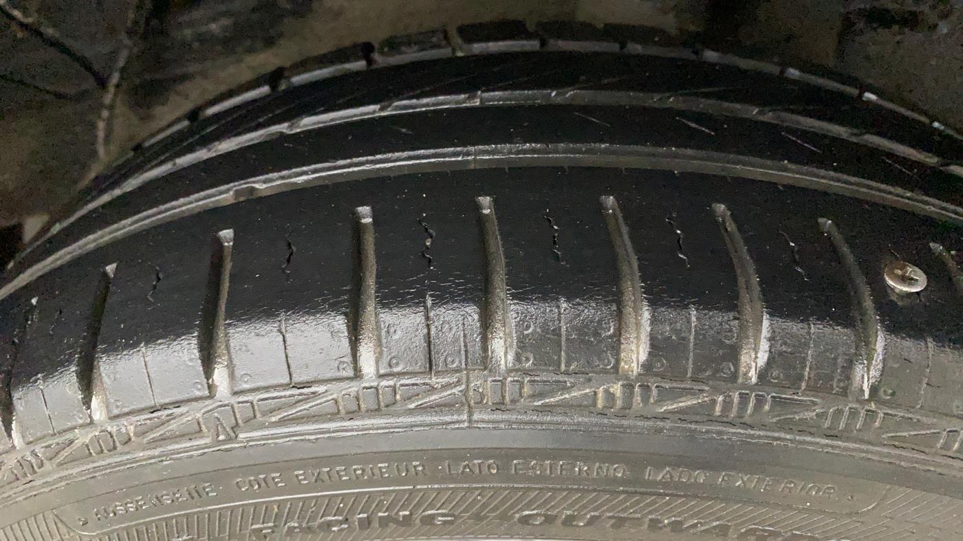 2017 Toyota Etios Liva V, Petrol, Manual, 55,771 km, Left Rear Tyre Tread