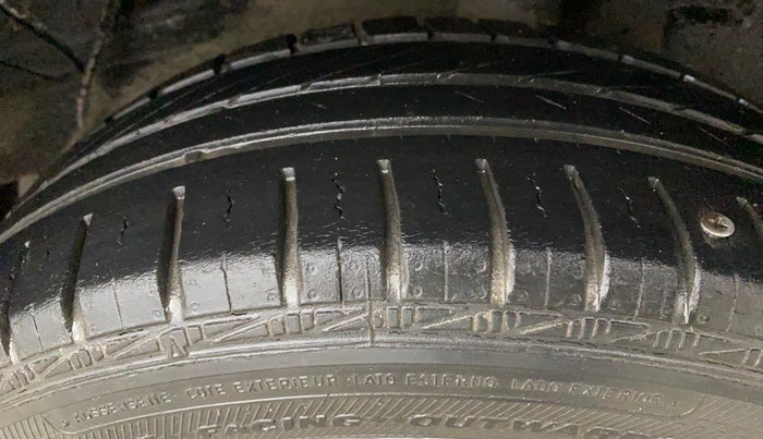 2017 Toyota Etios Liva V, Petrol, Manual, 55,771 km, Left Rear Tyre Tread