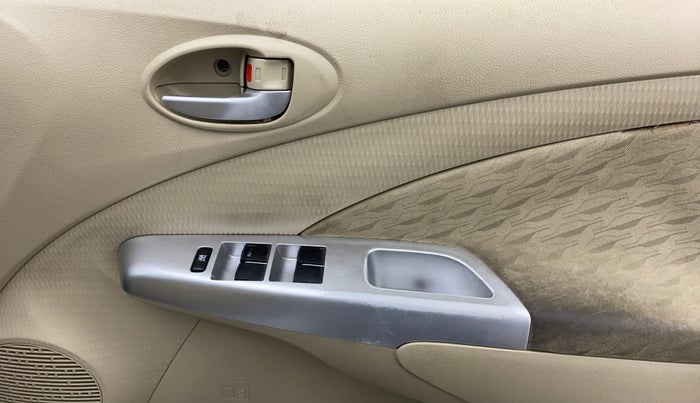 2017 Toyota Etios Liva V, Petrol, Manual, 55,771 km, Driver Side Door Panels Control