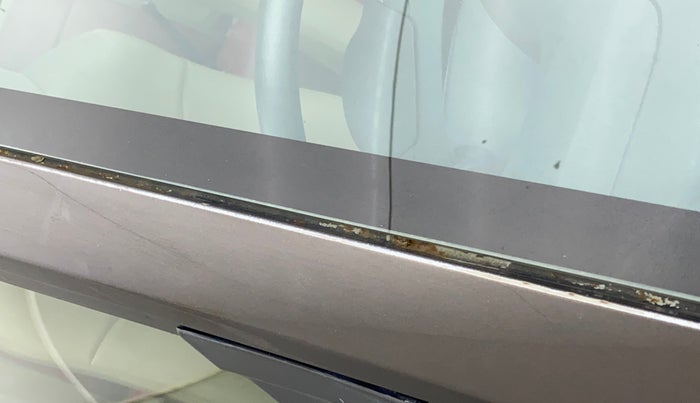 2015 Honda Amaze 1.2L I-VTEC S, Petrol, Manual, 34,026 km, Right A pillar - Paint is slightly faded