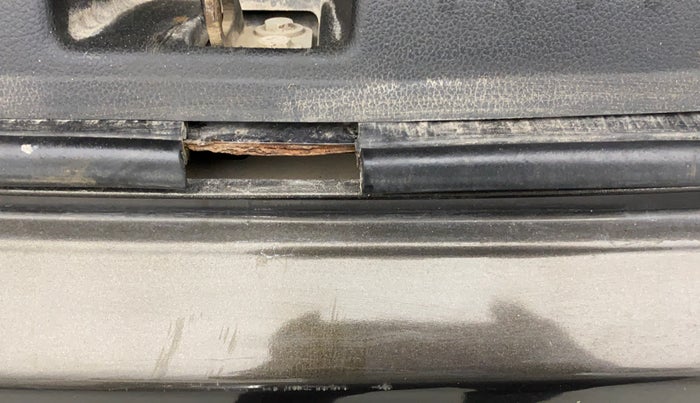 2015 Honda Amaze 1.2L I-VTEC S, Petrol, Manual, 34,026 km, Dicky (Boot door) - Weather strip has minor damage