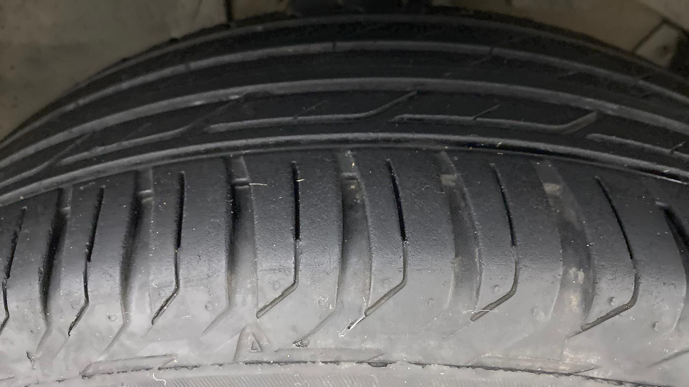 2017 Renault Duster RXZ 85 PS DIESEL, Diesel, Manual, 87,652 km, Right Front Tyre Tread