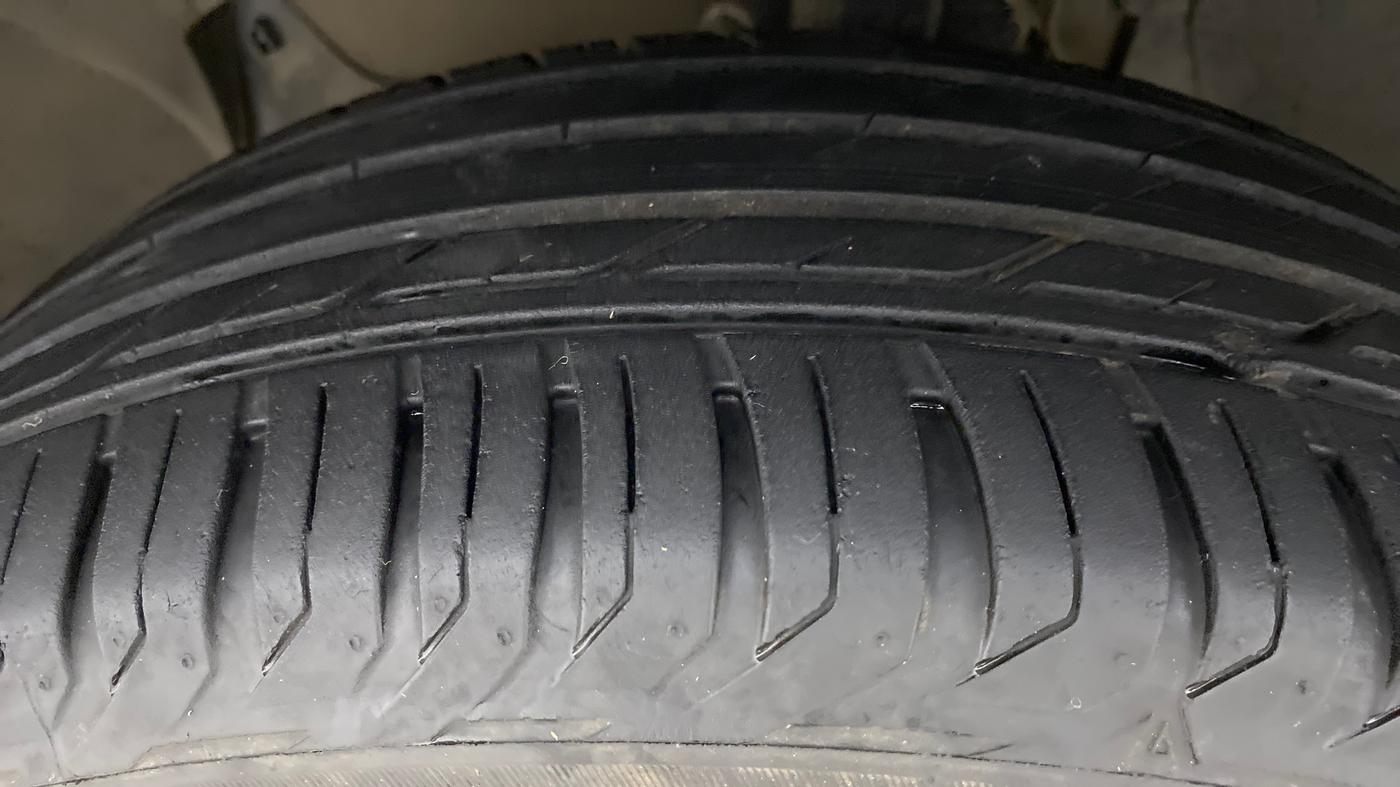 2017 Renault Duster RXZ 85 PS DIESEL, Diesel, Manual, 87,652 km, Left Front Tyre Tread