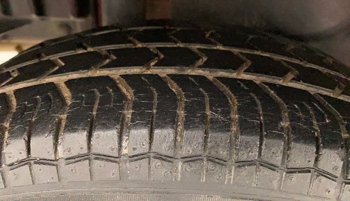 2016 Maruti Swift Dzire VXI, Petrol, Manual, 47,219 km, Right Rear Tyre Tread