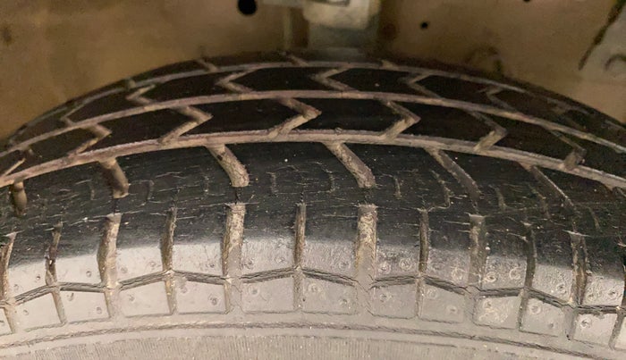 2016 Maruti Swift Dzire VXI, Petrol, Manual, 47,219 km, Right Front Tyre Tread