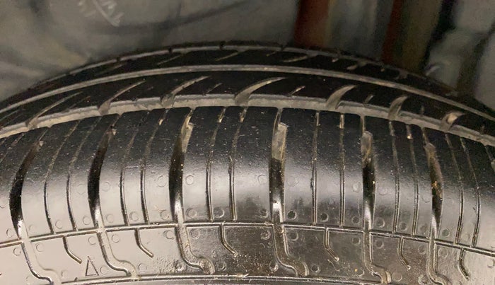 2016 Maruti Swift Dzire VXI, Petrol, Manual, 47,219 km, Left Rear Tyre Tread