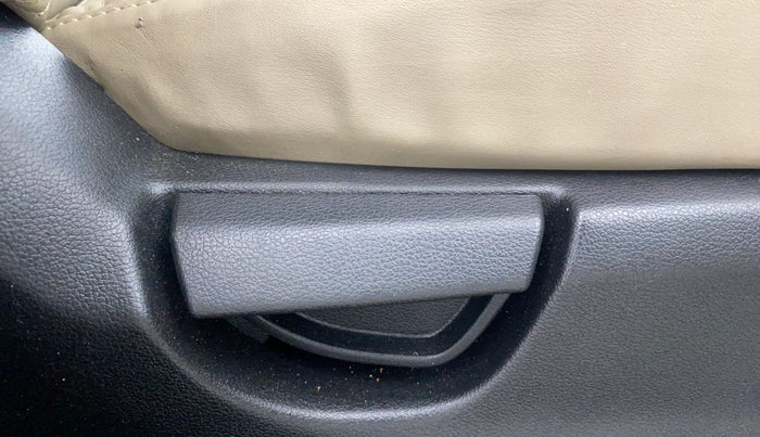 2020 Hyundai NEW SANTRO ERA EXECUTIVE, Petrol, Manual, 39,047 km, Driver Side Adjustment Panel