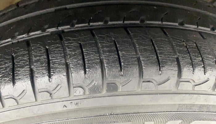 2020 Hyundai NEW SANTRO ERA EXECUTIVE, Petrol, Manual, 39,047 km, Right Front Tyre Tread