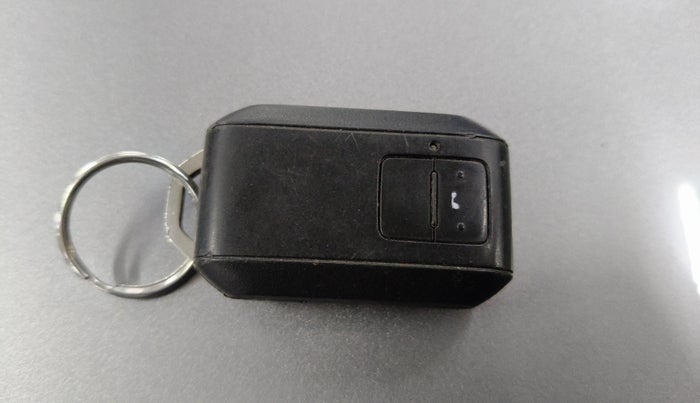 2021 Maruti Baleno ZETA PETROL 1.2, Petrol, Manual, 14,157 km, Key Close Up