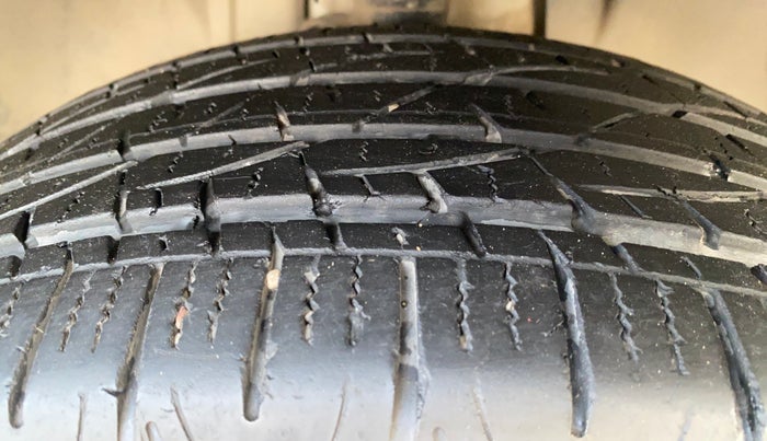 2019 Jeep Compass LIMITED 2.0 DIESEL, Diesel, Manual, 80,600 km, Right Front Tyre Tread