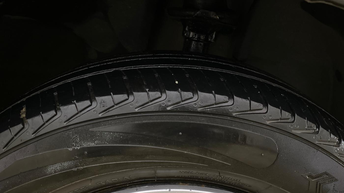 2017 Renault Kwid RXL, Petrol, Manual, 1,13,695 km, Right Front Tyre Tread