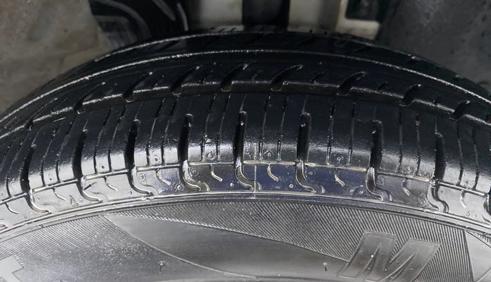 2018 Renault Kwid 1.0 RXT Opt, Petrol, Manual, 17,110 km, Right Front Tyre Tread