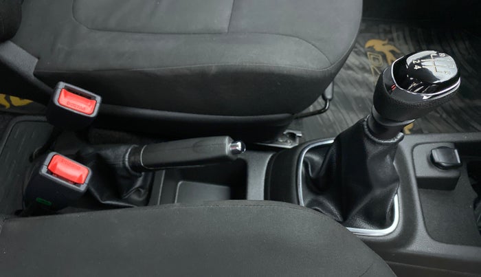 2018 Renault Kwid 1.0 RXT Opt, Petrol, Manual, 17,110 km, Gear Lever