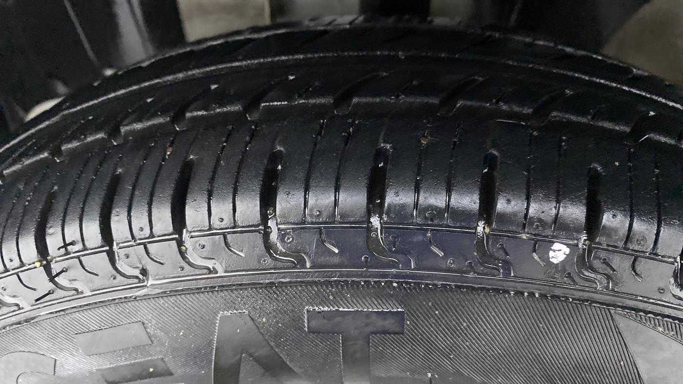 2018 Renault Kwid 1.0 RXT Opt, Petrol, Manual, 17,110 km, Left Front Tyre Tread