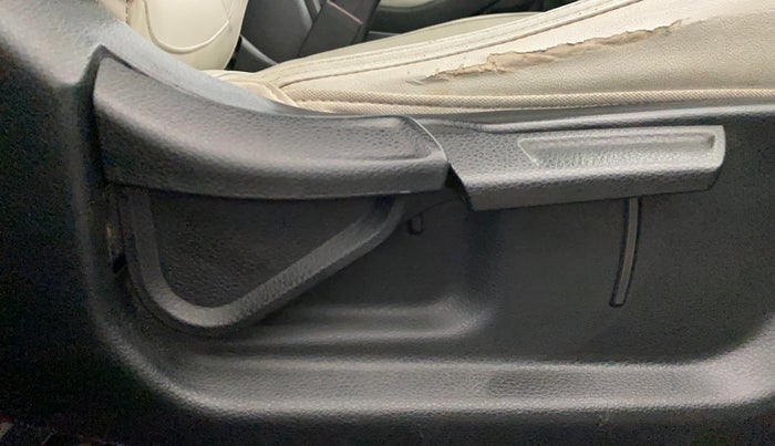 2022 KIA SELTOS HTX DIESEL 1.5, Diesel, Manual, 1,10,027 km, Driver Side Adjustment Panel