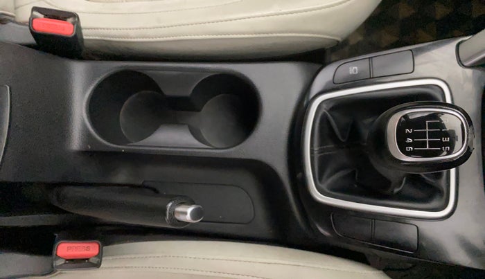 2022 KIA SELTOS HTX DIESEL 1.5, Diesel, Manual, 1,10,027 km, Gear Lever