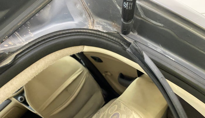 2010 Hyundai i10 ERA 1.1, Petrol, Manual, 67,139 km, Dicky (Boot door) - Weather strip has minor damage