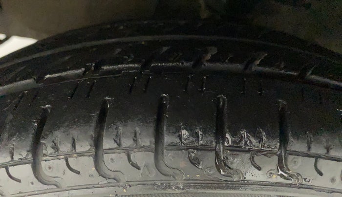 2010 Hyundai i10 ERA 1.1, Petrol, Manual, 67,139 km, Left Front Tyre Tread