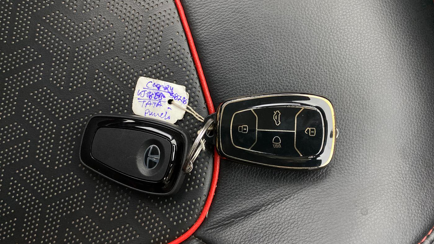 2024 Tata PUNCH ACCOMPLISHED AMT, Petrol, Automatic, 18,344 km, Key Close Up