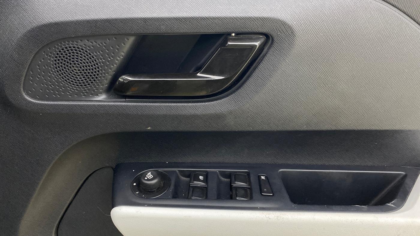 2024 Tata PUNCH ACCOMPLISHED AMT, Petrol, Automatic, 18,344 km, Driver Side Door Panels Control